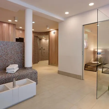 Anna Duene Anna Duene 1-15 דירה